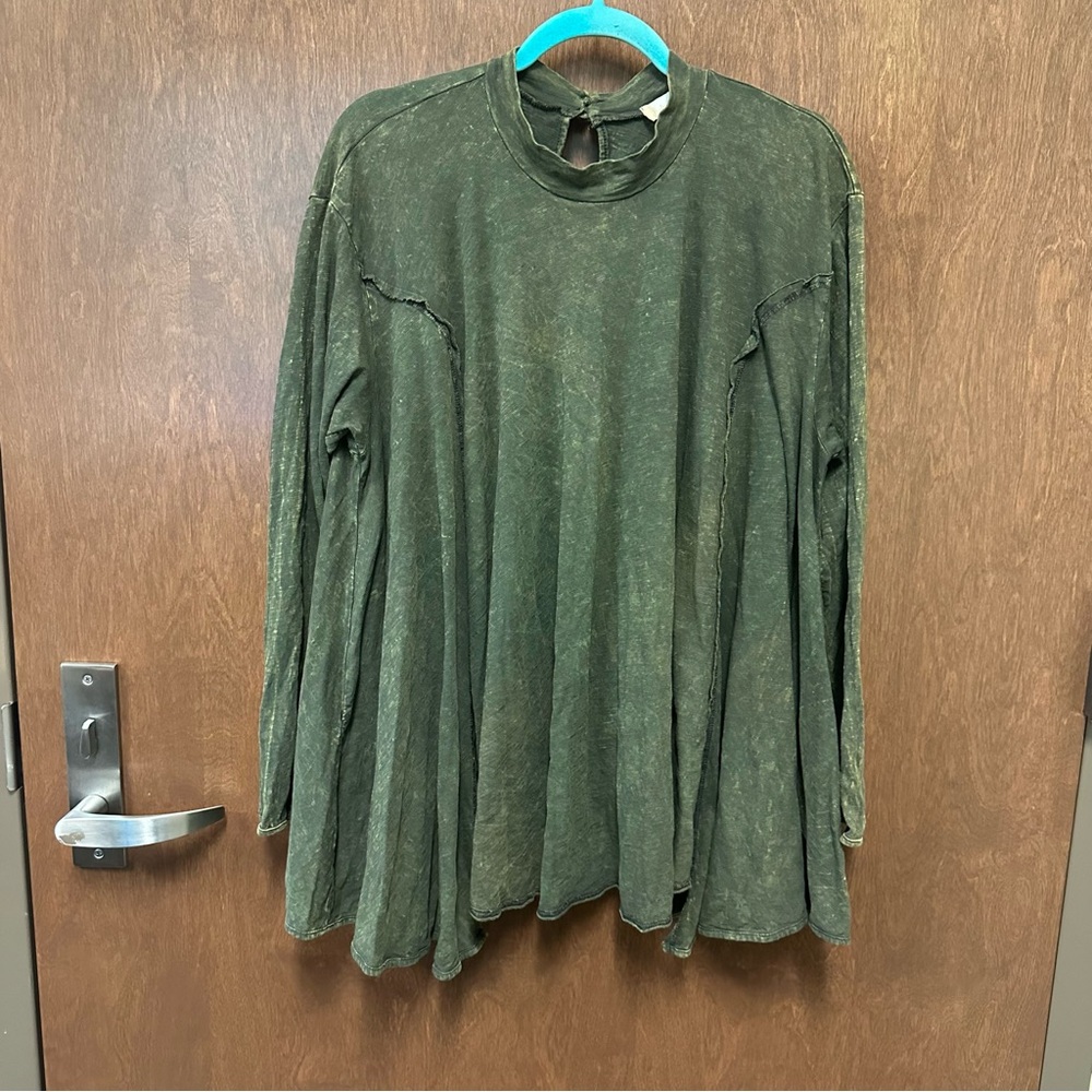 Altar’d State Mock Neck Acid Washed Swing Top Size L Green Oversized Boho Flowy